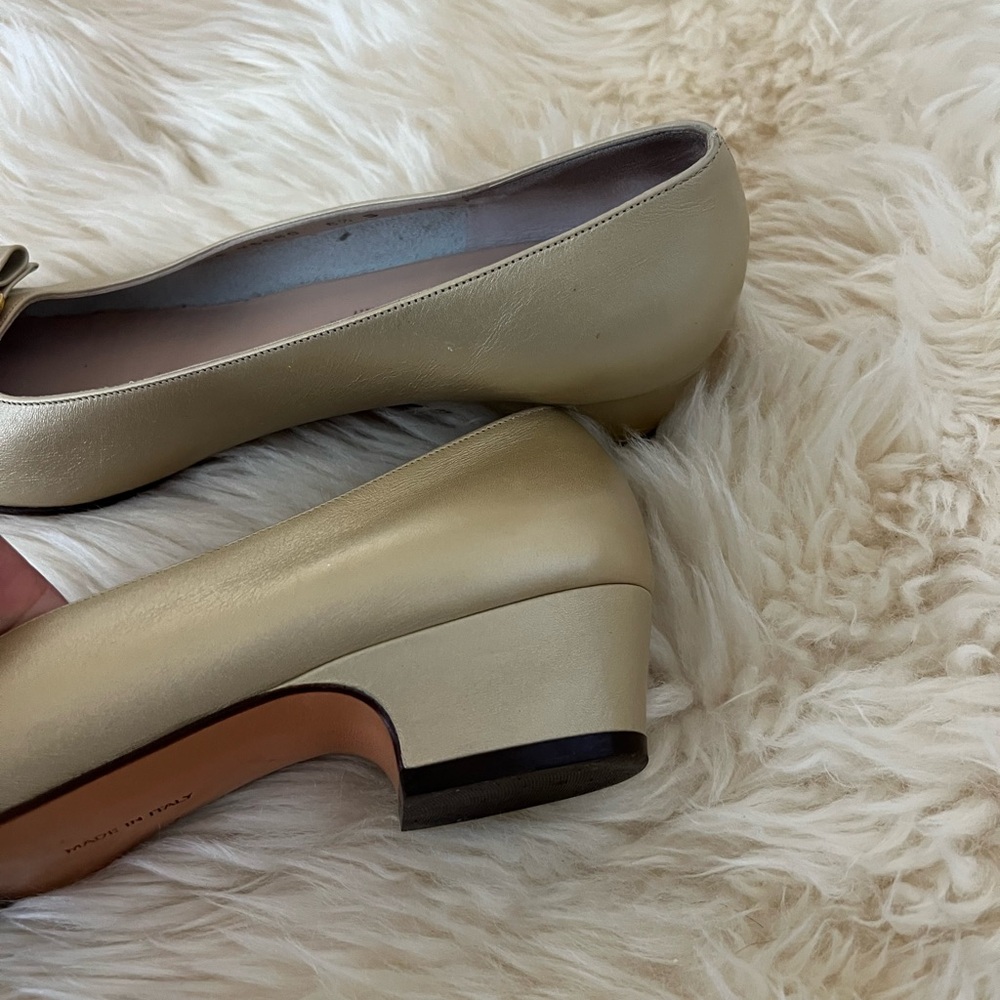 Salvatore Ferragamo Gold Bow Flats - Picture 7 of 11